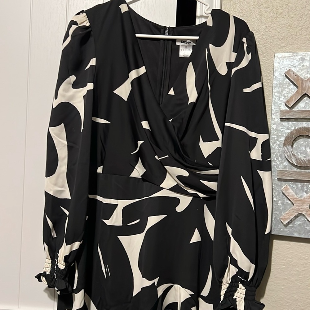 NWT DKNY Women’s Dress - Size 10 - Black and Eggshell